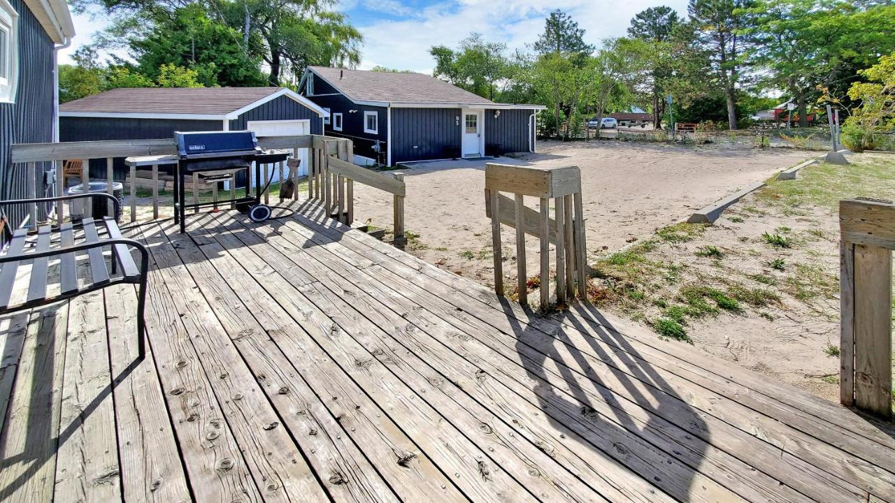 Main Beach River Retreat - Wasaga Beach 1 - Main Strip - 93 Mosley St Bagian luar foto