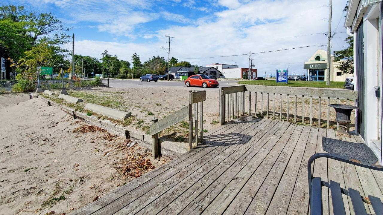 Main Beach River Retreat - Wasaga Beach 1 - Main Strip - 93 Mosley St Bagian luar foto