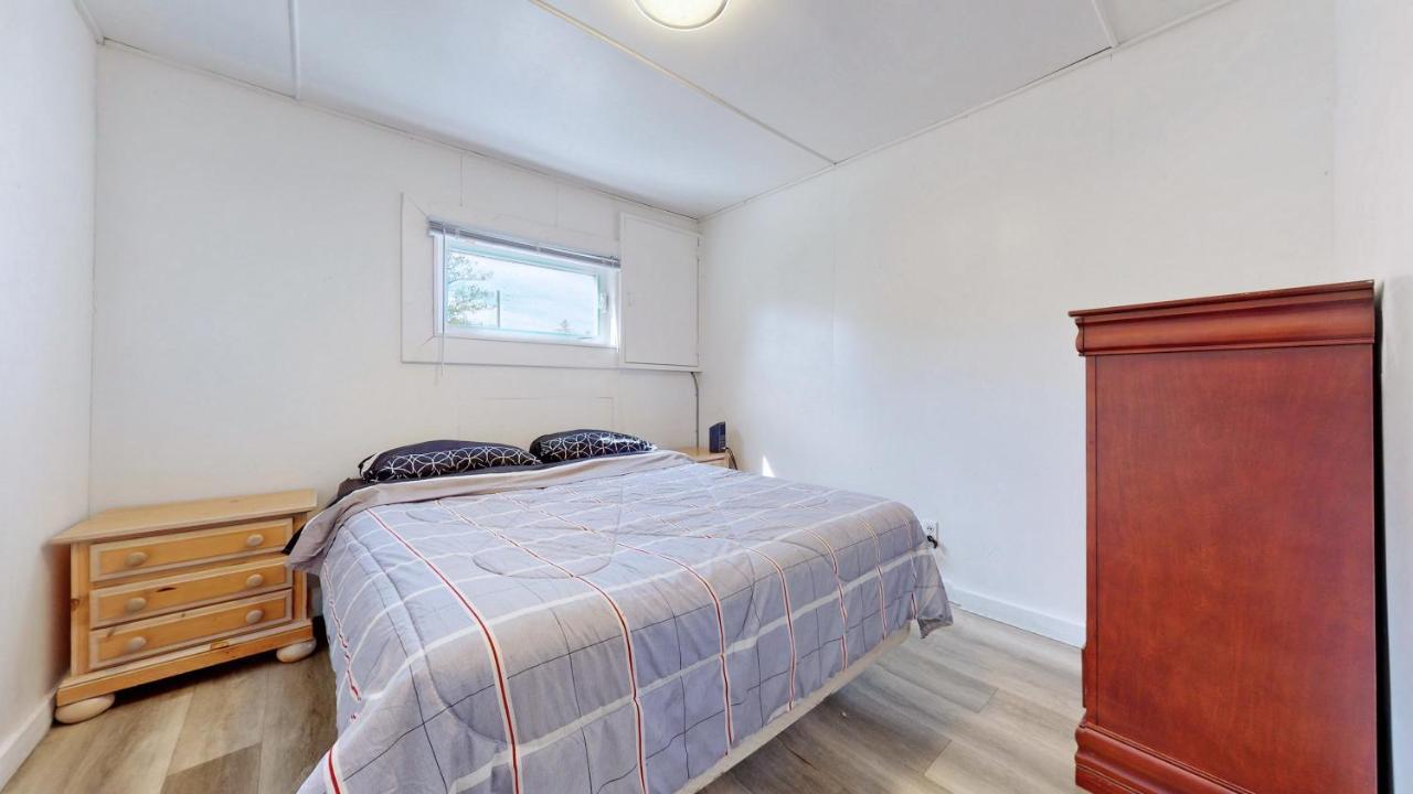 Main Beach River Retreat - Wasaga Beach 1 - Main Strip - 93 Mosley St Bagian luar foto