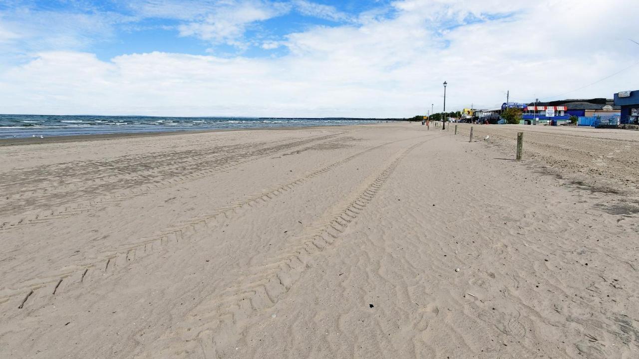 Main Beach River Retreat - Wasaga Beach 1 - Main Strip - 93 Mosley St Bagian luar foto