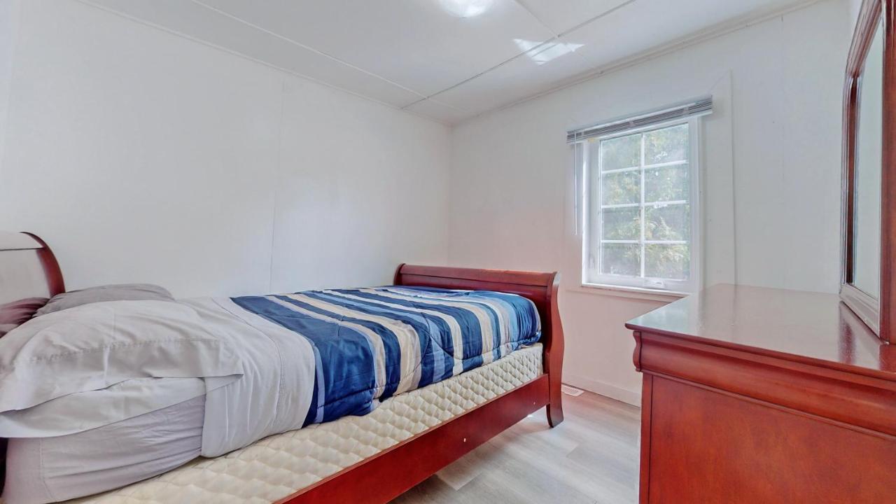 Main Beach River Retreat - Wasaga Beach 1 - Main Strip - 93 Mosley St Bagian luar foto