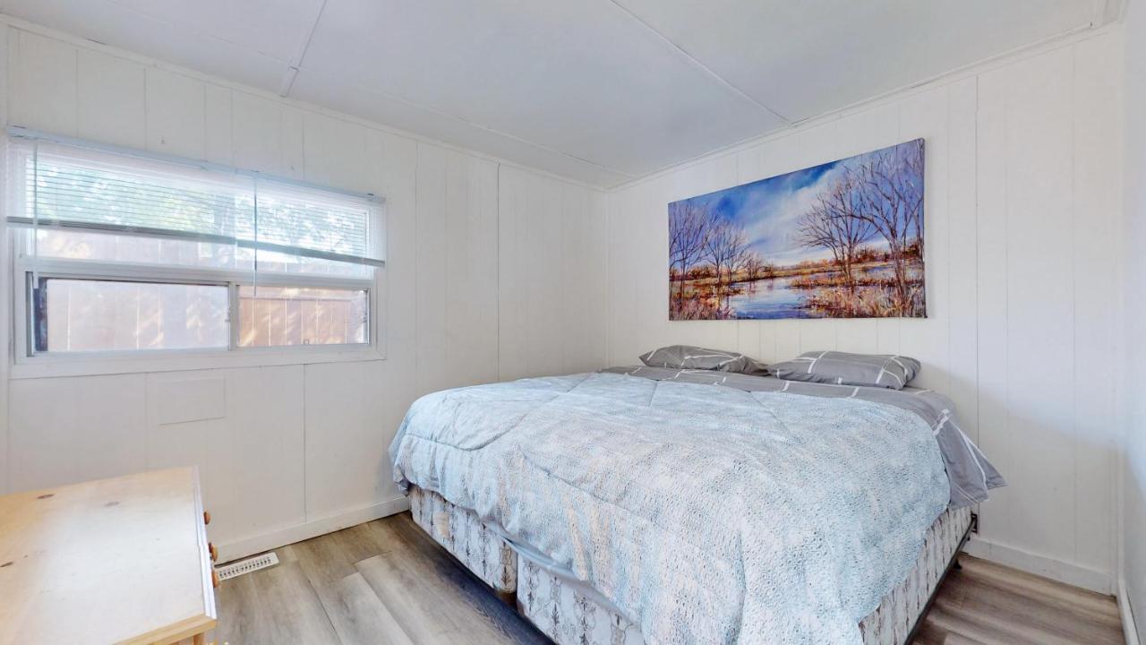 Main Beach River Retreat - Wasaga Beach 1 - Main Strip - 93 Mosley St Bagian luar foto