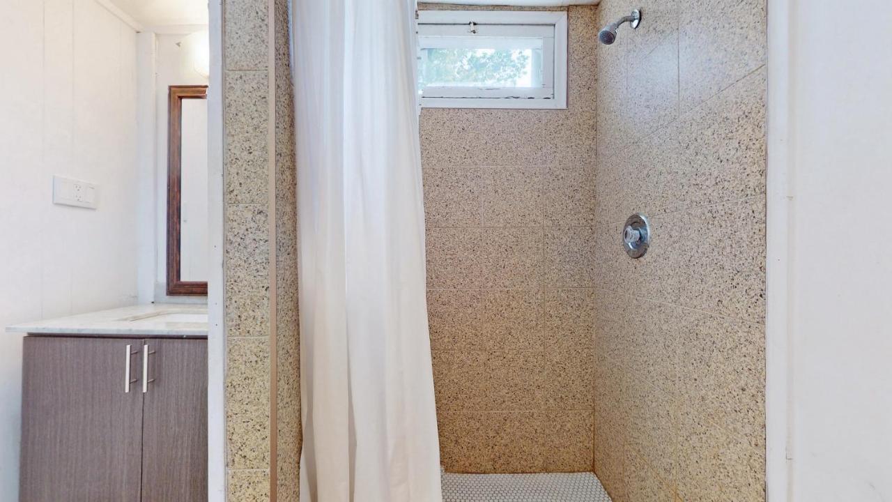 Main Beach River Retreat - Wasaga Beach 1 - Main Strip - 93 Mosley St Bagian luar foto