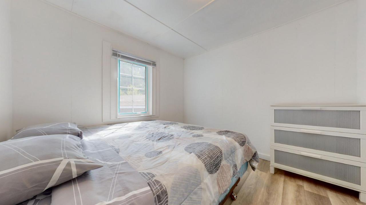 Main Beach River Retreat - Wasaga Beach 1 - Main Strip - 93 Mosley St Bagian luar foto