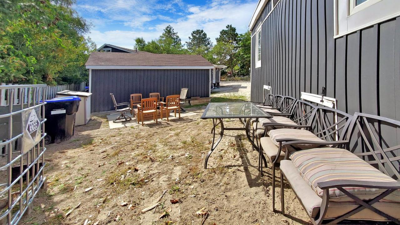 Main Beach River Retreat - Wasaga Beach 1 - Main Strip - 93 Mosley St Bagian luar foto