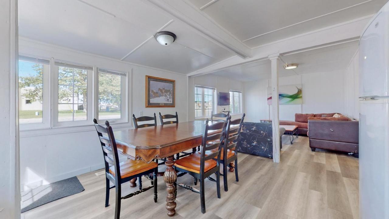 Main Beach River Retreat - Wasaga Beach 1 - Main Strip - 93 Mosley St Bagian luar foto
