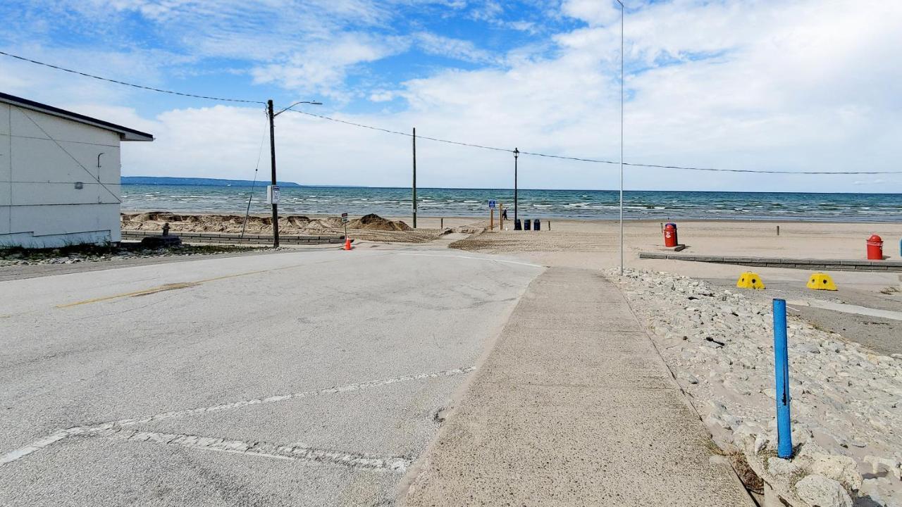 Main Beach River Retreat - Wasaga Beach 1 - Main Strip - 93 Mosley St Bagian luar foto